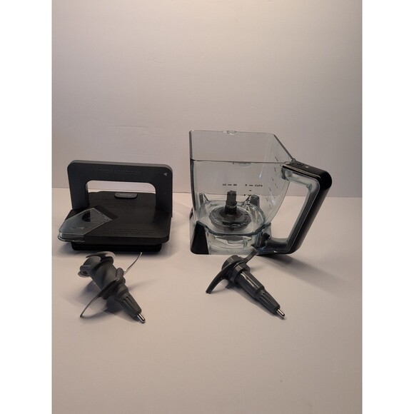 Ninja Pro 1100 System 40oz Food Processor Bowl w Regular And Dough Blades & Lid - Picture 1 of 16